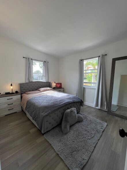 Building Photo - 4170 NE 15th Ave