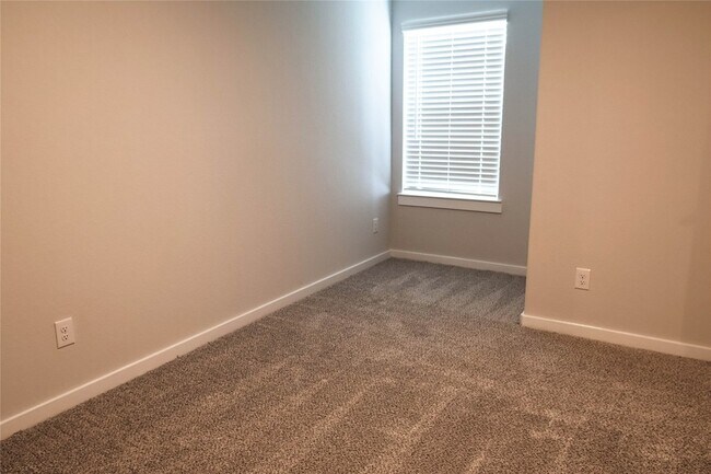 Building Photo - 8567 Blueberry Ash St