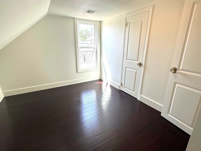 Building Photo - Historic Home for Rent in Downtown Siloam