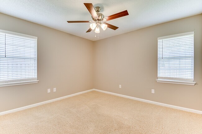 Building Photo - 208 Stonington Dr