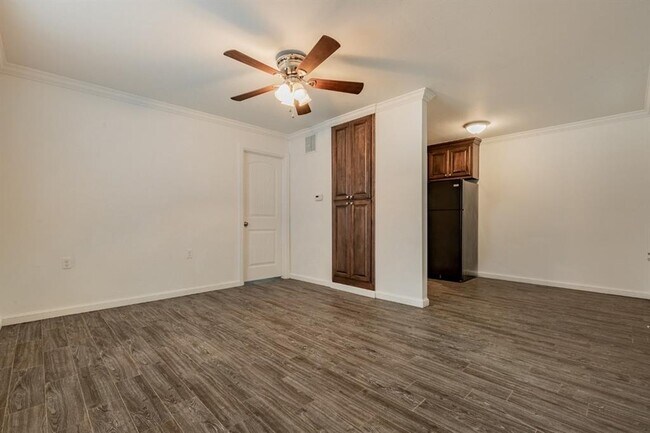 Building Photo - 319 E Edwards St