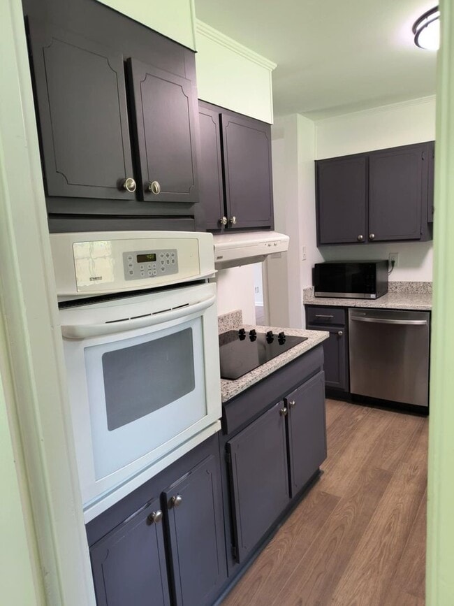 Building Photo - Fully Renovated 3 Bedroom, 2 Bath Home **M...