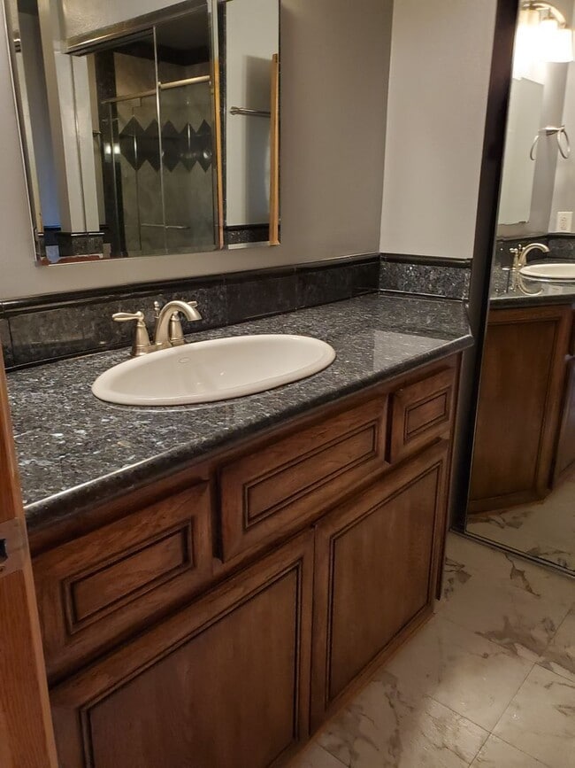 Building Photo - Spacious 4bd/2ba House Near Laguna Lake