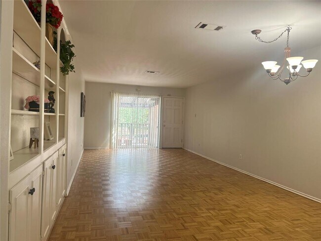 Building Photo - 13004 Trail Hollow Dr