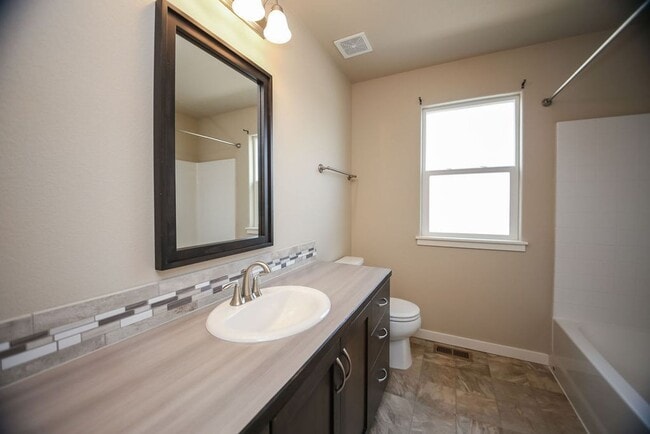 Building Photo - 4 Bedroom Home in Wellington