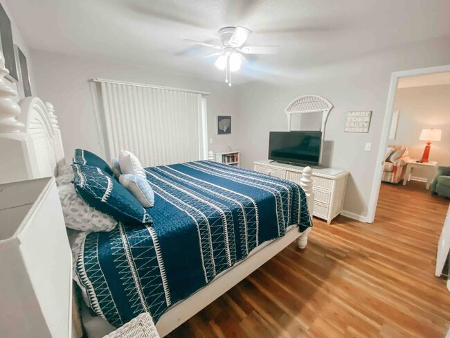 Primary Suite also has a smart TV, walk in closet and dressers for storage. - 505 Carolina Beach Ave N