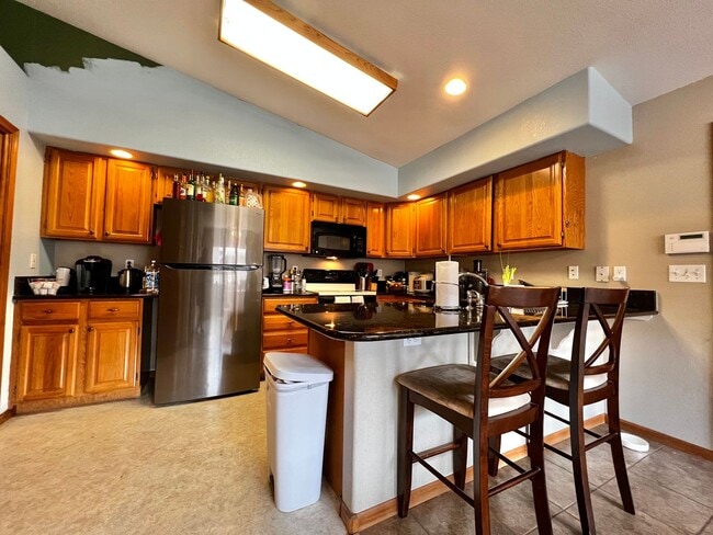 Building Photo - 4 Bed 3 Bath Townhouse in West Fort Collins!