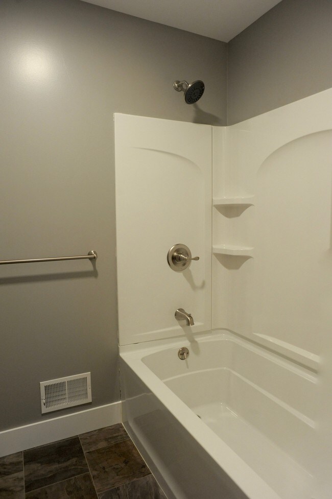 Building Photo - 1424 Sigsbee St SE