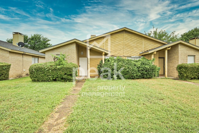 Primary Photo - $1,549! 2/Bed1.5Bath duplex in Arlington!