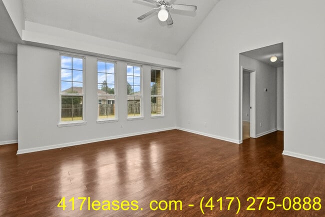 Building Photo - 834 S Duke Ave