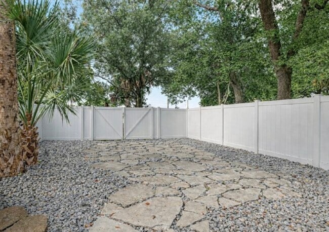 Building Photo - 1213 E 12th Ave