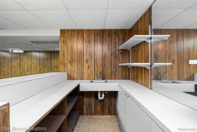 Building Photo - 28977 Lake Park Dr