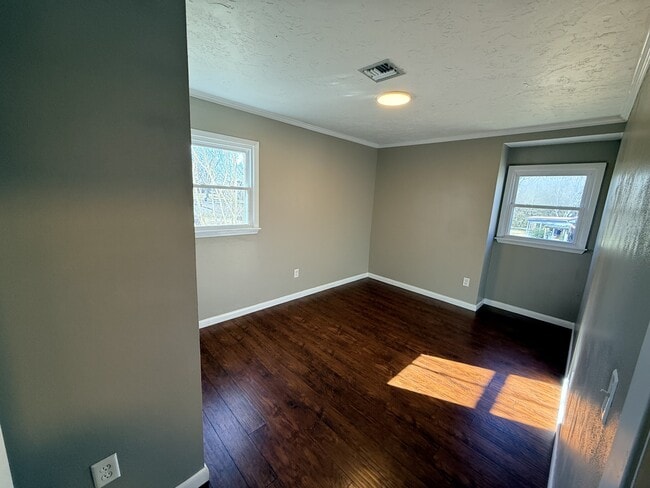 Building Photo - 151 Cherokee Dr