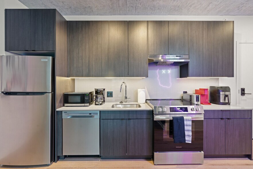 Building Photo - 633 S LaSalle St