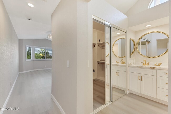 Building Photo - 24739 Vía Madera