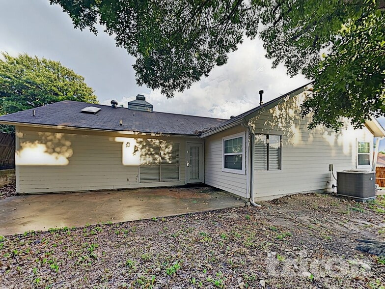 Building Photo - 6839 Raintree Forest