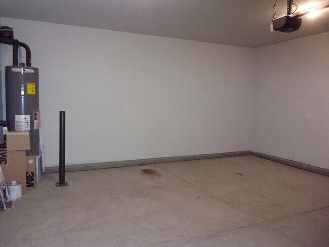 Building Photo - 2826 Capitol Dr