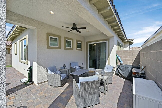 Building Photo - 111 Ibiza Lk Dr