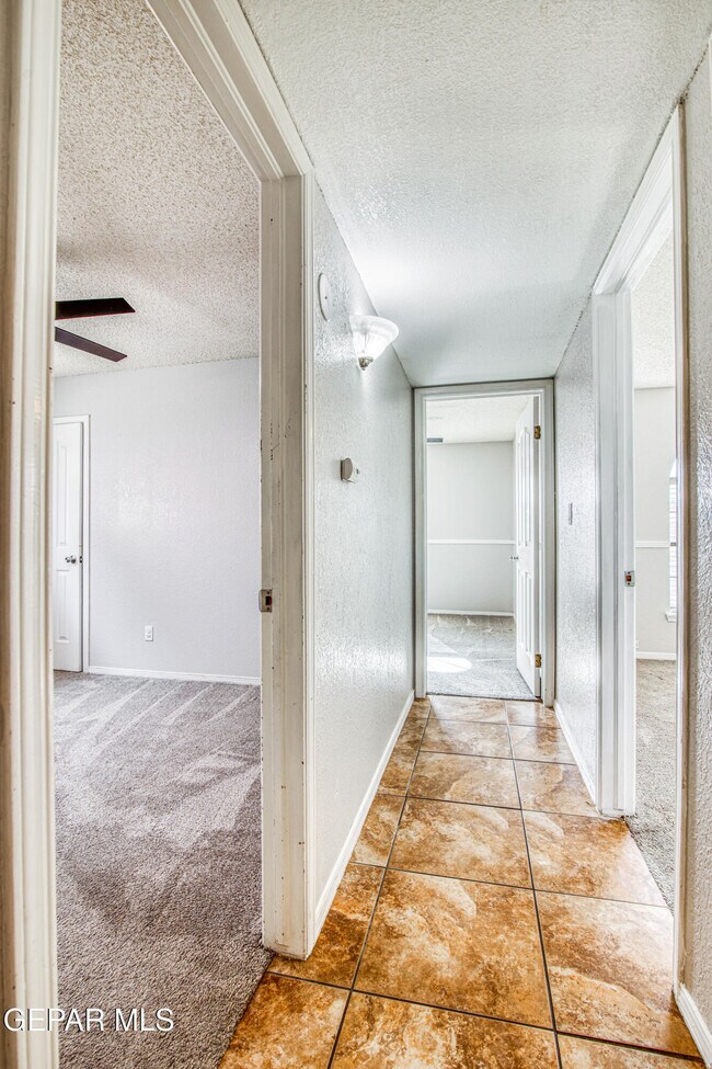 Building Photo - 853 El Parque Dr