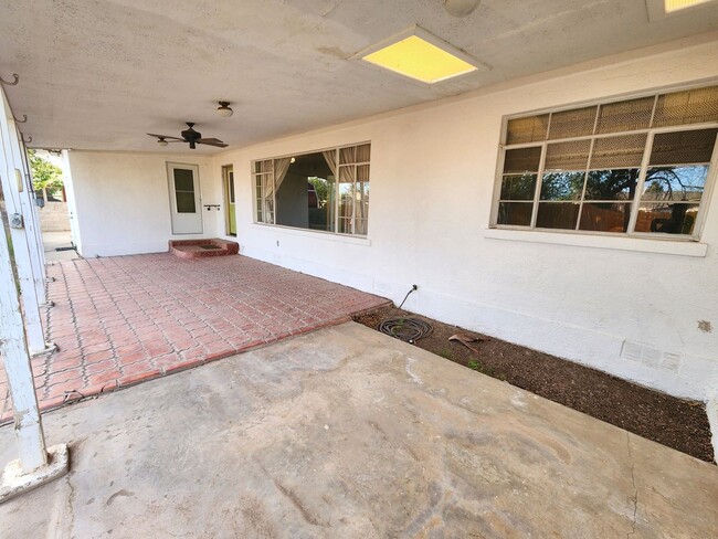 Building Photo - 414 Phillips Dr