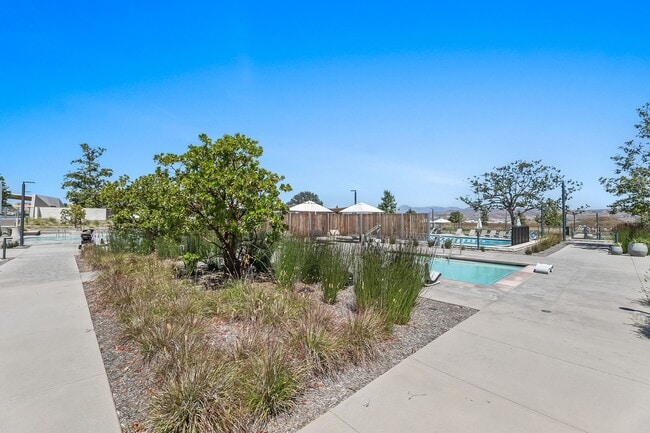 Building Photo - Exquisite Modern Townhome Nestled in the T...