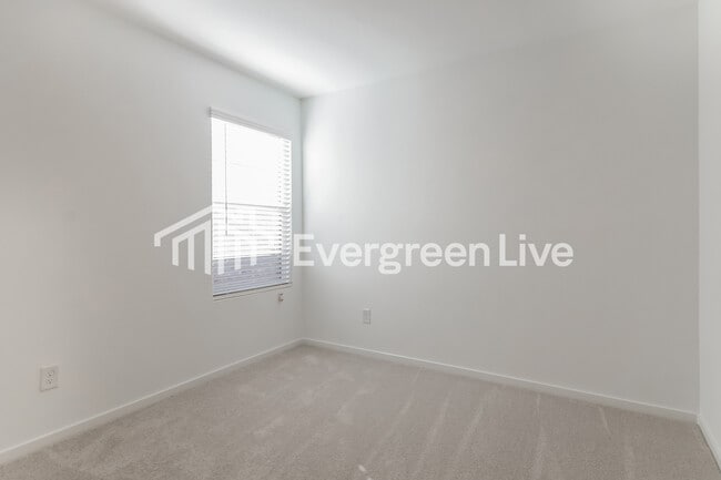 Building Photo - 2012 Belgian Dr