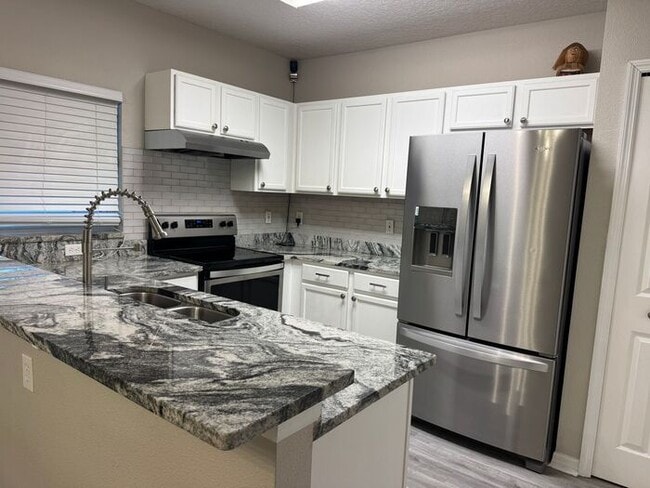 Building Photo - Fully Remodeled 3-Bed, 2.5-Bath Townhouse