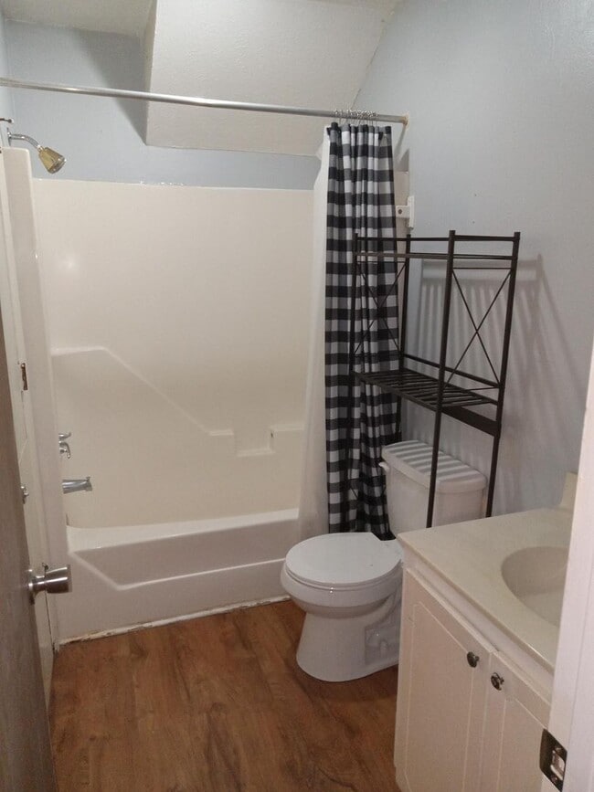 Building Photo - WCU Student 2 Bedroom 2 Bath Townhouse 1 mile from WCU Campus $1200