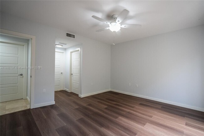 Building Photo - 300 Majorca Ave