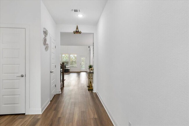 Building Photo - 240 Inlet Ln