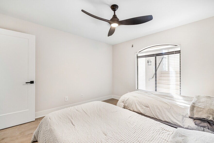 Building Photo - 16440 Kelly Cove Dr