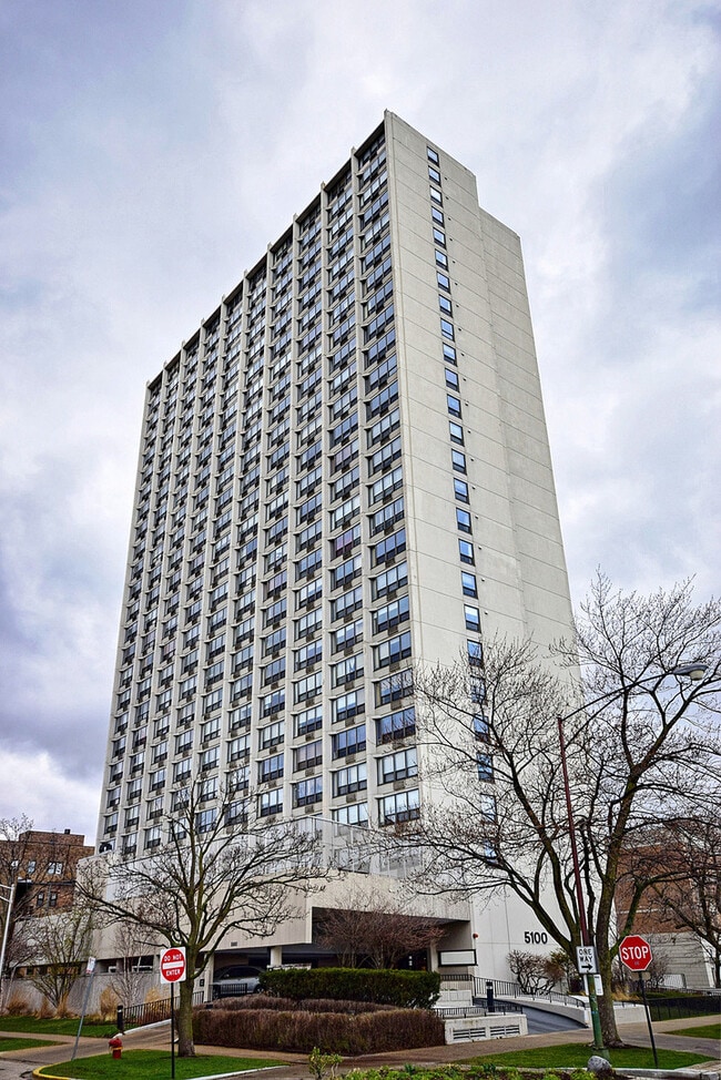 Primary Photo - 5100 N Marine Dr