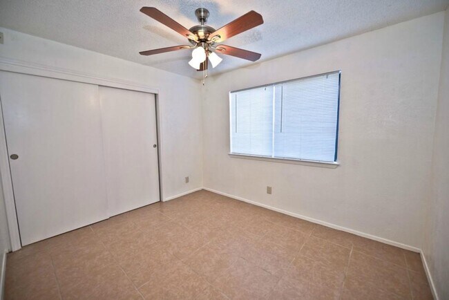 Building Photo - 1201 Westcott Dr