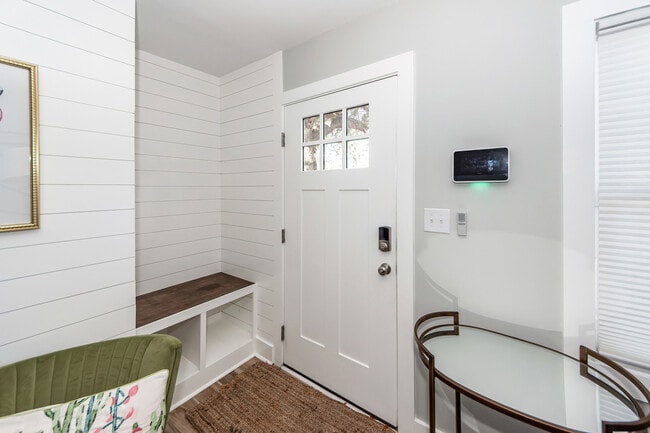 Building Photo - 1511 Larry St