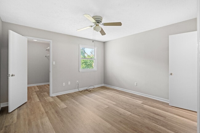 Building Photo - 230 Donalynn Dr