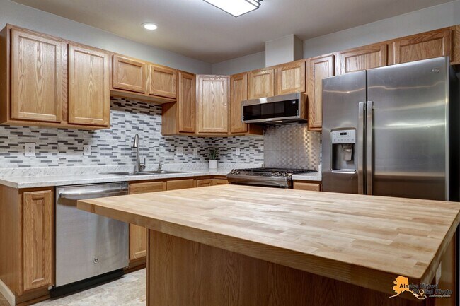 Building Photo - 8403 Duben Ave