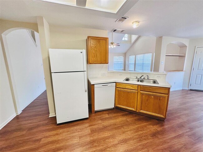 Building Photo - 1600 Primrose Trail