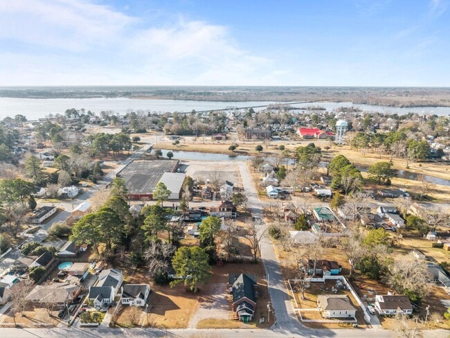 Building Photo - 503 E 5th St