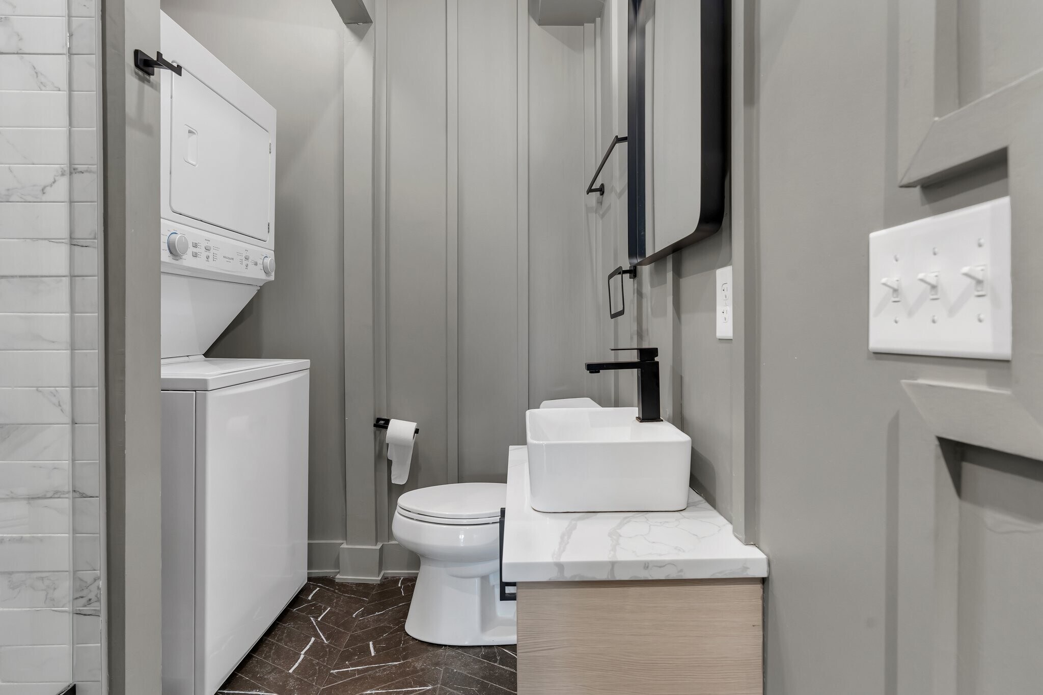 Building Photo - 182 Waterman St