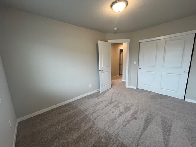 Building Photo - Move in Special - 3 Bedroom 2.5 Bath Townh...