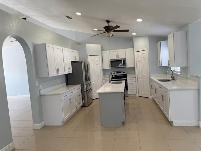 Building Photo - 1109 Lavaur Ct