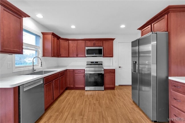 Building Photo - 940 Reserve Rd