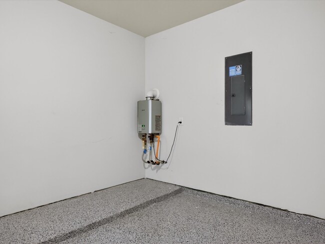 Building Photo - 17908 Grv Crk Ln