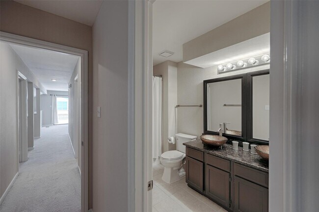 Building Photo - 7720 Theissetta Dr