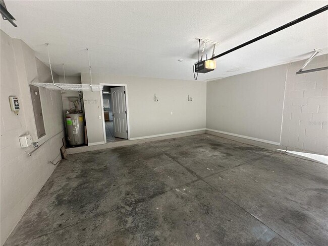 Building Photo - 6955 Lake Eaglebrooke Dr