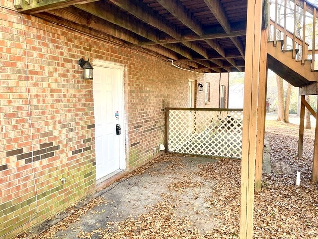 Building Photo - Welcome to this charming home located in S...