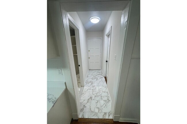 Building Photo - 235 Russell St