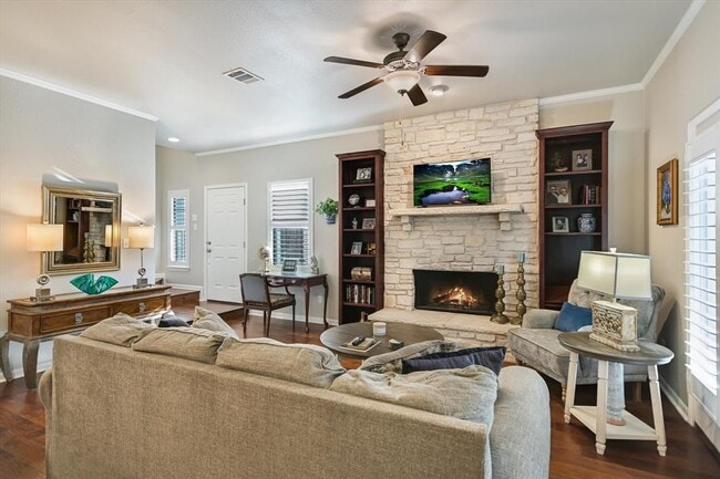 Building Photo - 2201 Lakeway Blvd