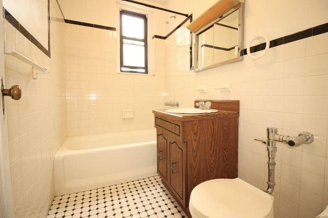 Building Photo - 128 Marine Ave