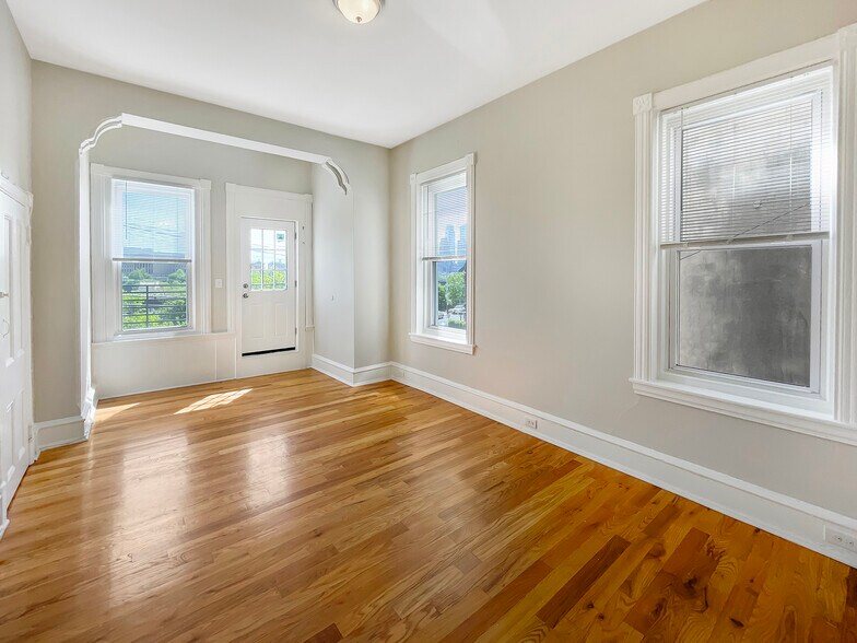 Building Photo - 637 N 32nd St
